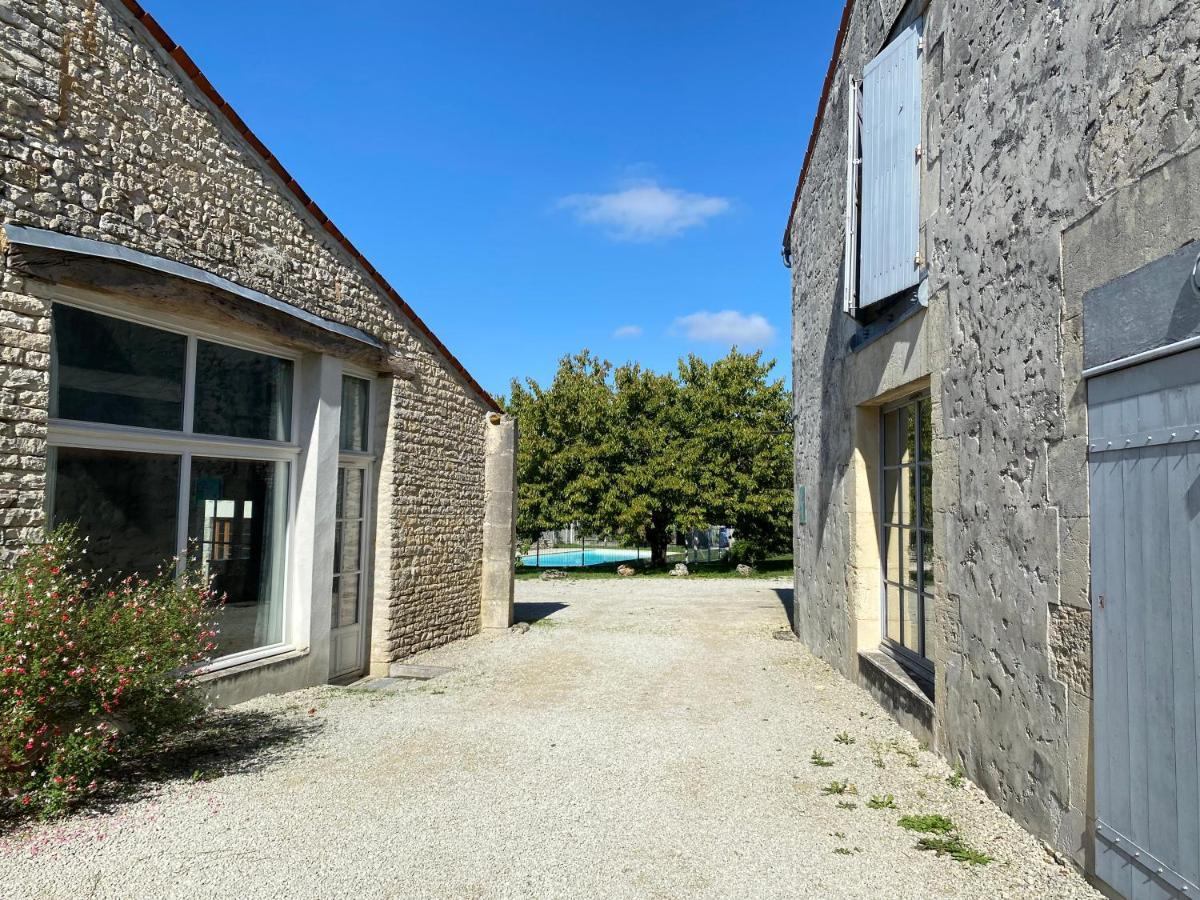 Domaine De La Laigne - Spa Asnieres-la-Giraud Екстер'єр фото