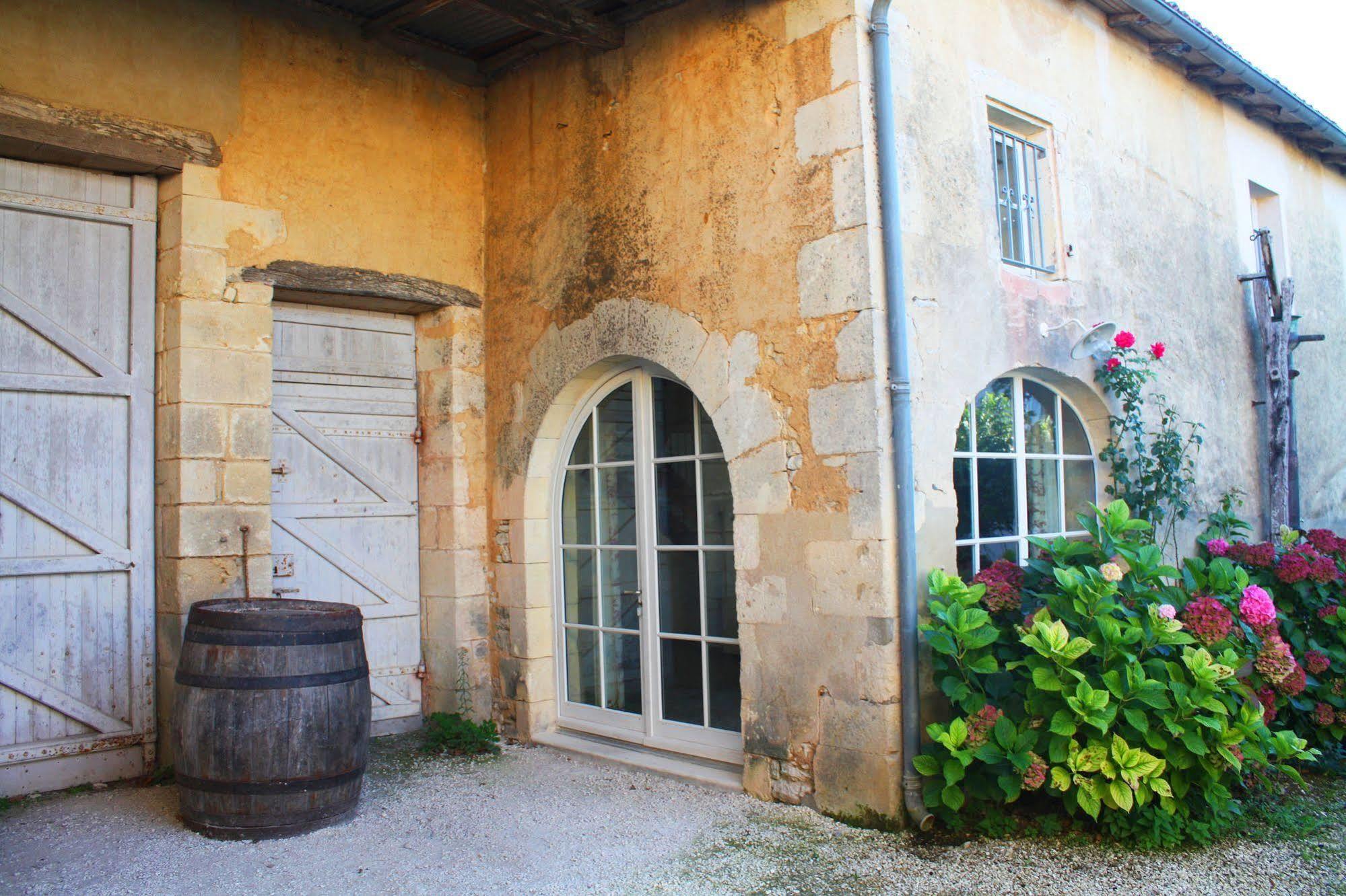 Domaine De La Laigne - Spa Asnieres-la-Giraud Екстер'єр фото